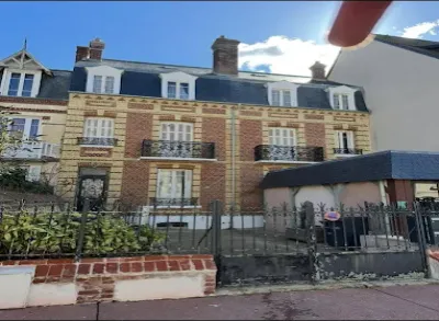 Restauration de façade en briques anciennes à Villers-Bocage